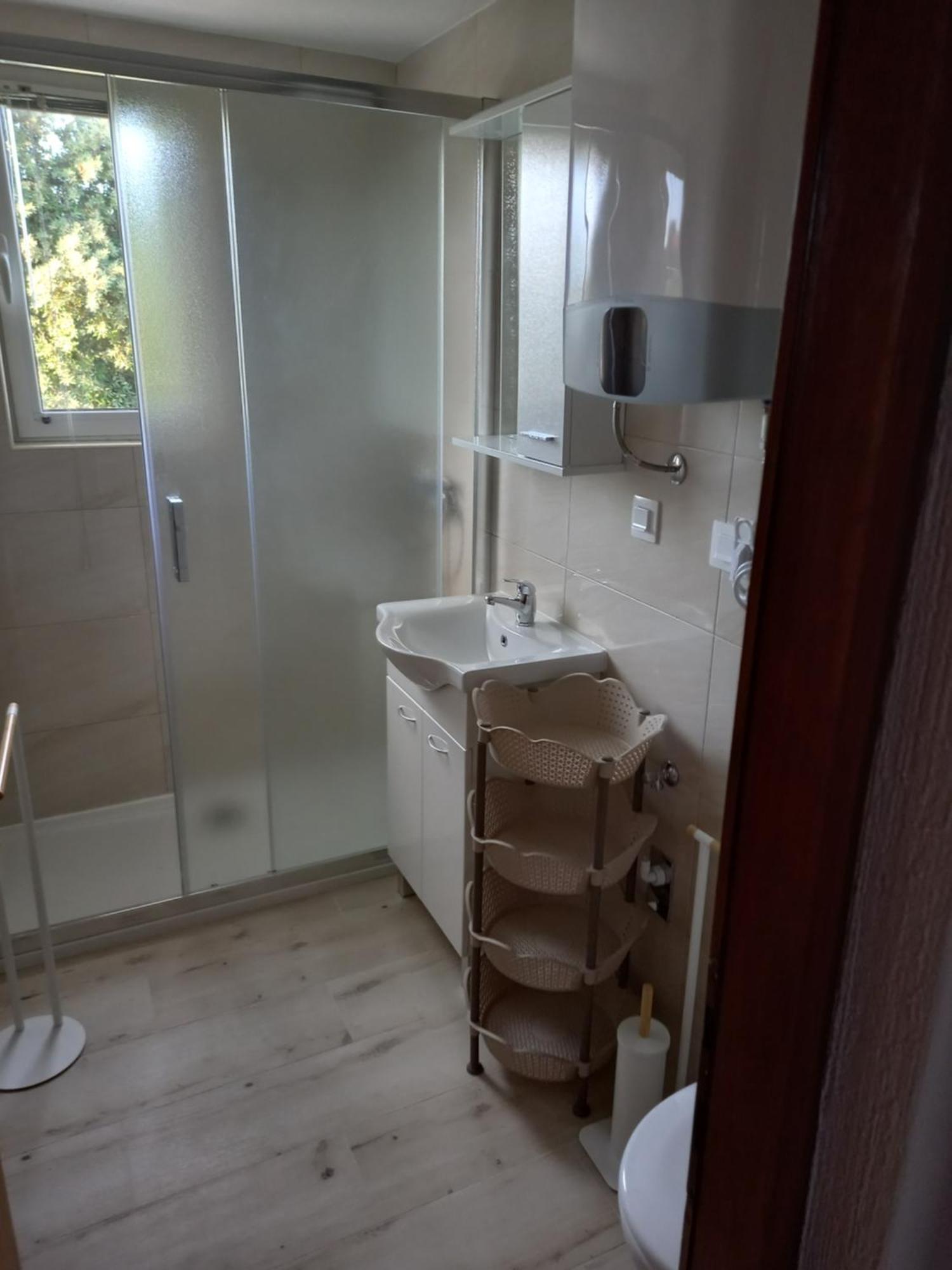 Apartments Makaus Kampor Extérieur photo