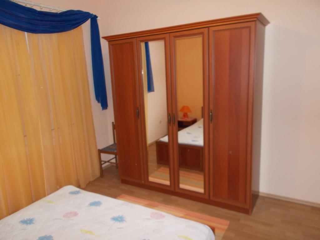Apartments Makaus Kampor Chambre photo