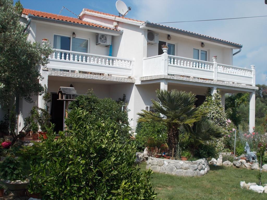 Apartments Makaus Kampor Extérieur photo